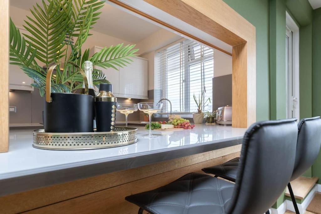 Lovely Apartment With Spectacular Views & Free Parking Brighton Bagian luar foto