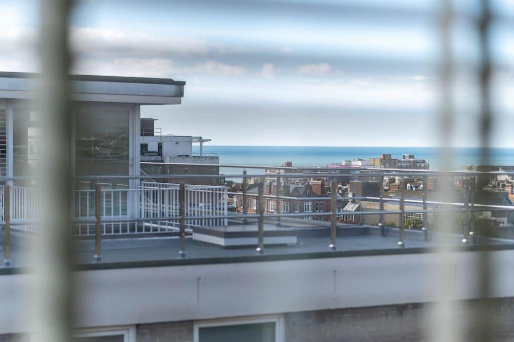 Lovely Apartment With Spectacular Views & Free Parking Brighton Bagian luar foto